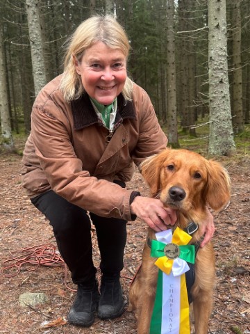 Grattis till Helena och Billie, 14 månader, som nu är Viltspårschampion.